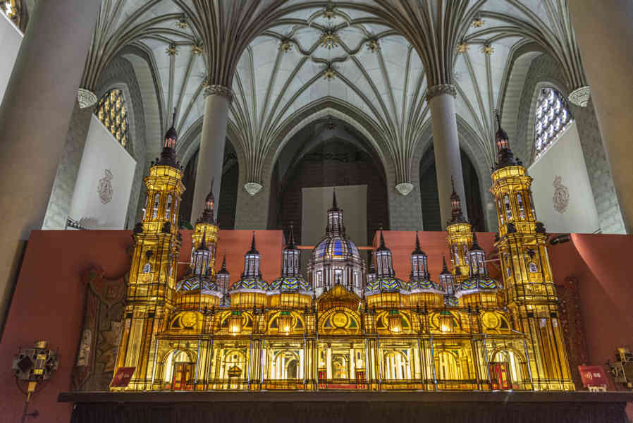 Zaragoza 106 - iglesia del Sagrado Corazón de Jesús (Rosario de Cristal).jpg